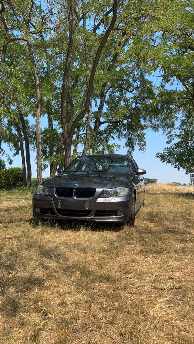 BMW 3 Series 2005 photo 2