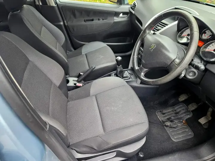 Peugeot 207 2011 photo 4