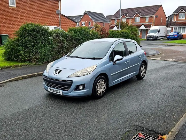 Peugeot 207 2011 photo 5