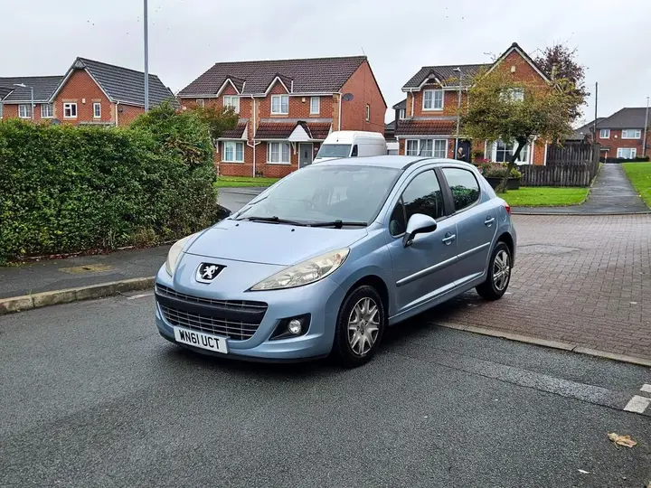 Peugeot 207 2011 photo 2