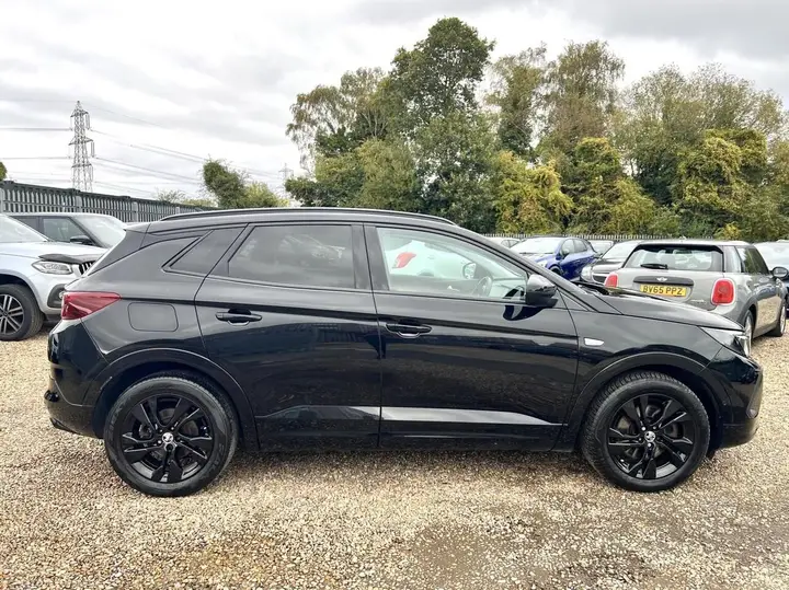 Vauxhall Grandland 2022 photo 2