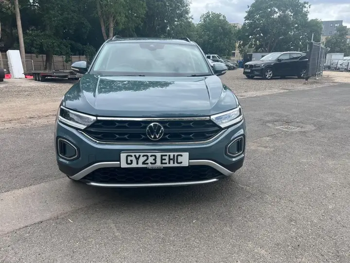 Volkswagen T-Roc 2023 photo 2