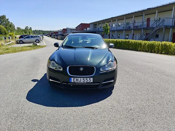 Jaguar Xf 2011 photo 2