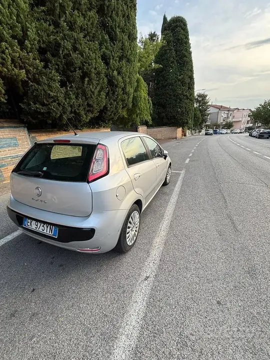 Fiat Punto 2011 photo 3