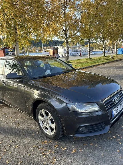 Audi A4 2010 photo 2