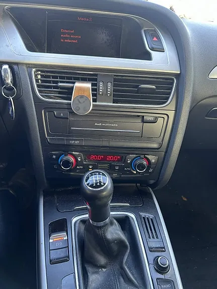 Audi A4 2010 photo 5