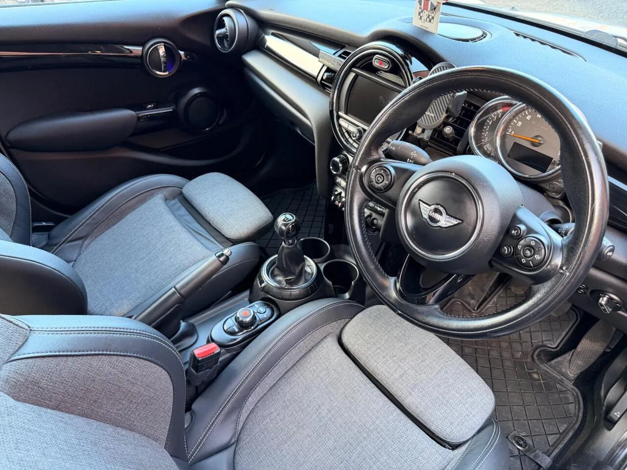Mini Hatch 2016 photo 3