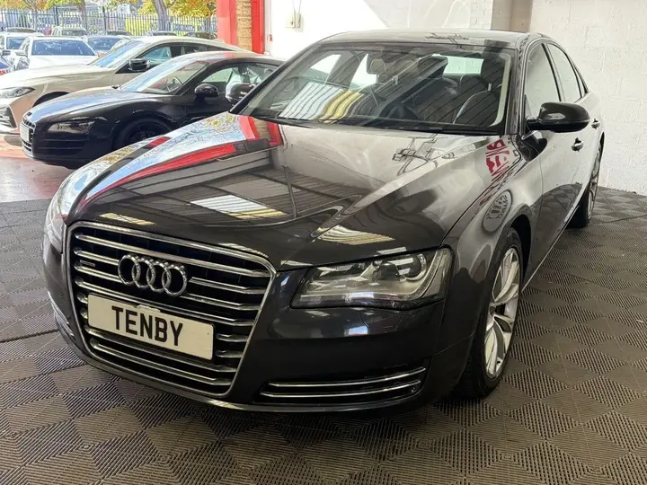 Audi A8 2010 photo 3