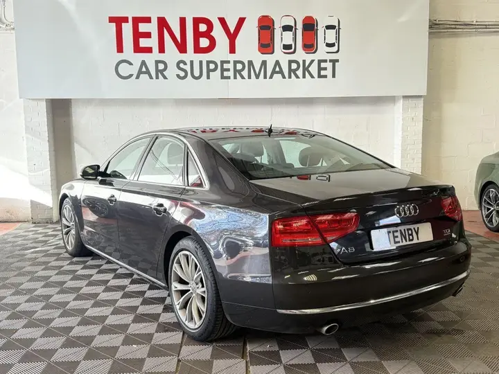 Audi A8 2010 photo 5