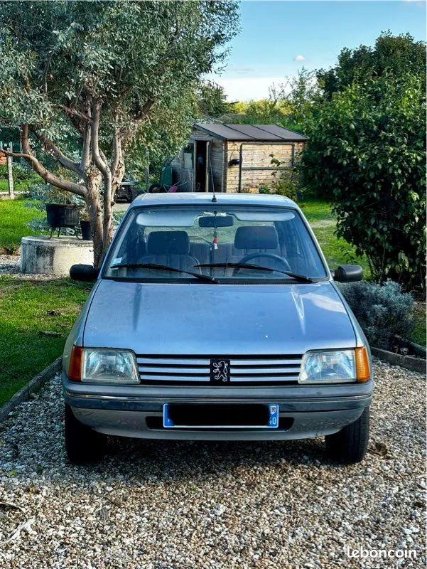 Peugeot 205 1990 photo 4