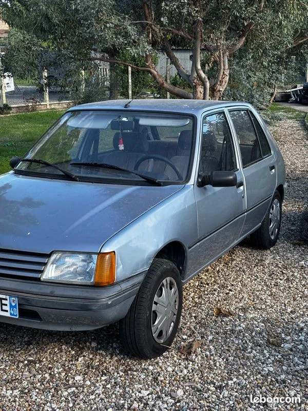 Peugeot 205