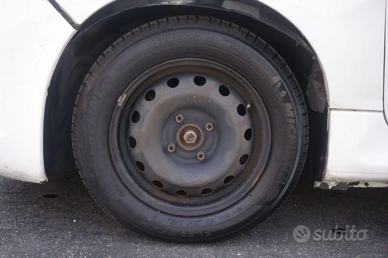 Peugeot 206 2011 photo 4