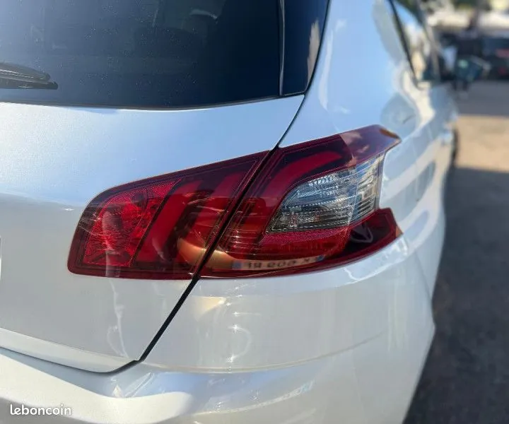 Peugeot 308 2018 photo 3