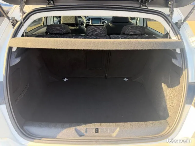Peugeot 308 2018 photo 2