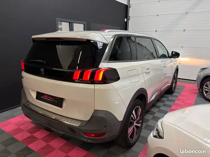 Peugeot 5008 2020 photo 3