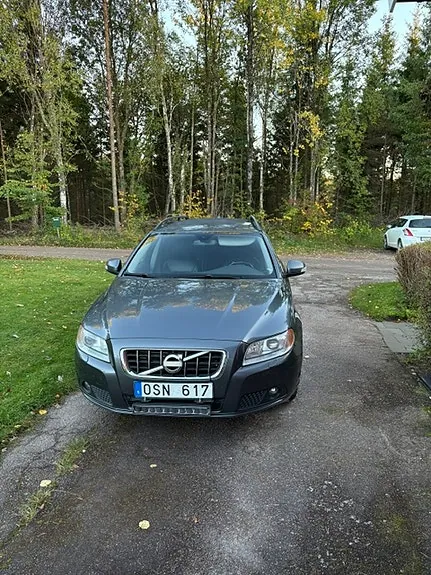Volvo V70 2010 photo 2
