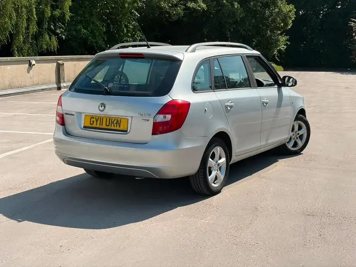 Skoda Fabia 2012 photo 3