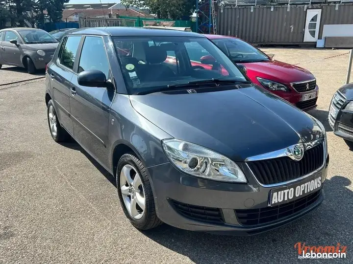 Skoda Fabia 2012 photo 2