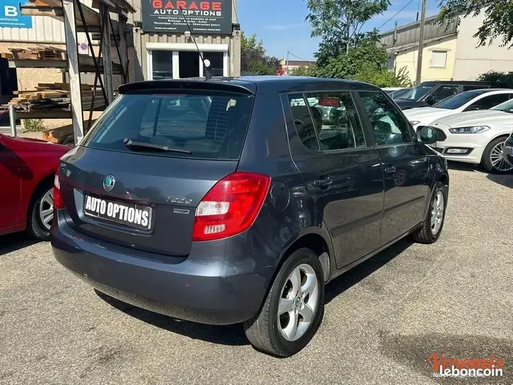 Skoda Fabia 2012 photo 3