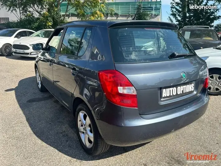 Skoda Fabia 2012 photo 4