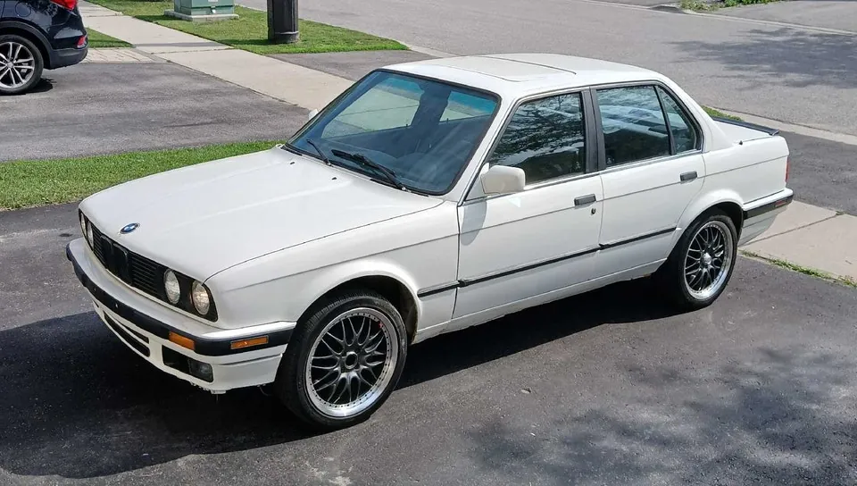 BMW E30 1991 photo 2