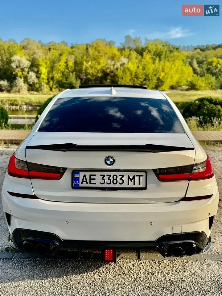 BMW 3 Series 2019 photo 2