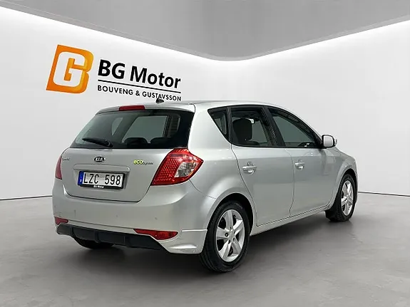 Kia Ceed 2012 photo 4