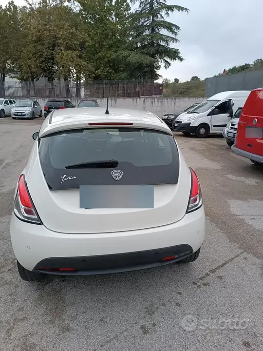 Lancia Ypsilon 2011 photo 2