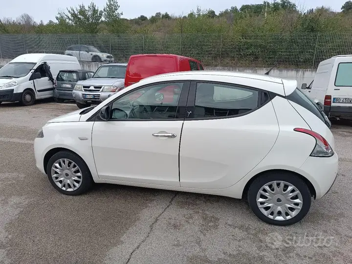 Lancia Ypsilon 2011 photo 3