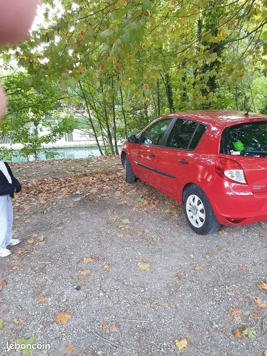 Renault Clio 2012 photo 2