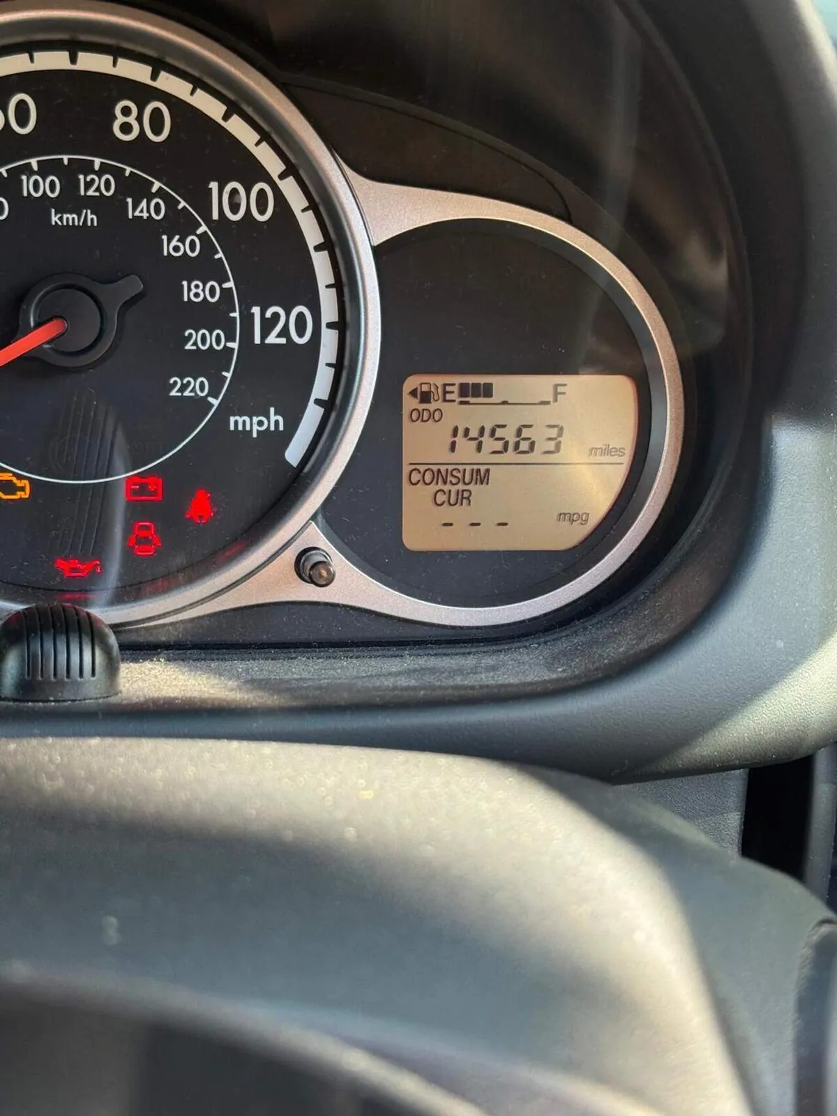 Mazda Mazda2 2014 photo 3