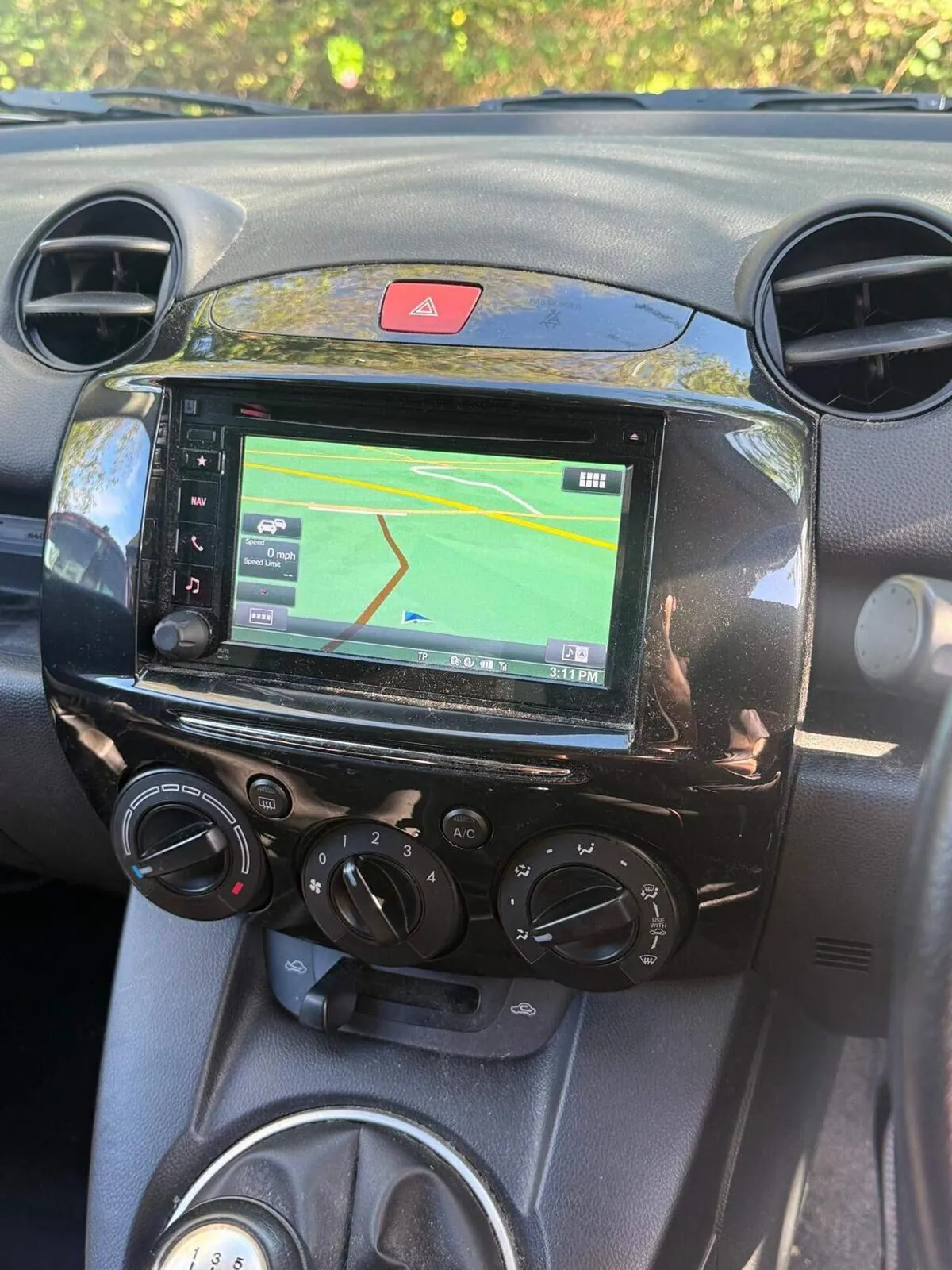 Mazda Mazda2 2014 photo 2