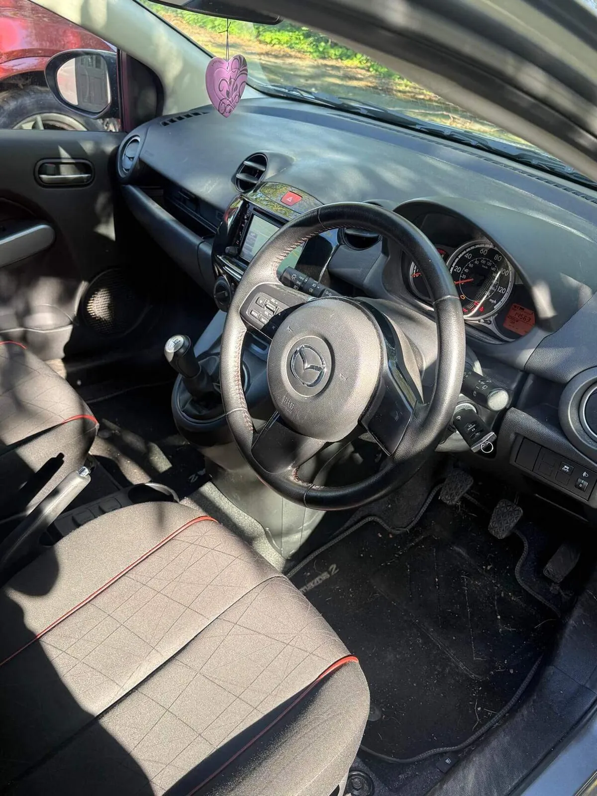 Mazda Mazda2 2014 photo 4