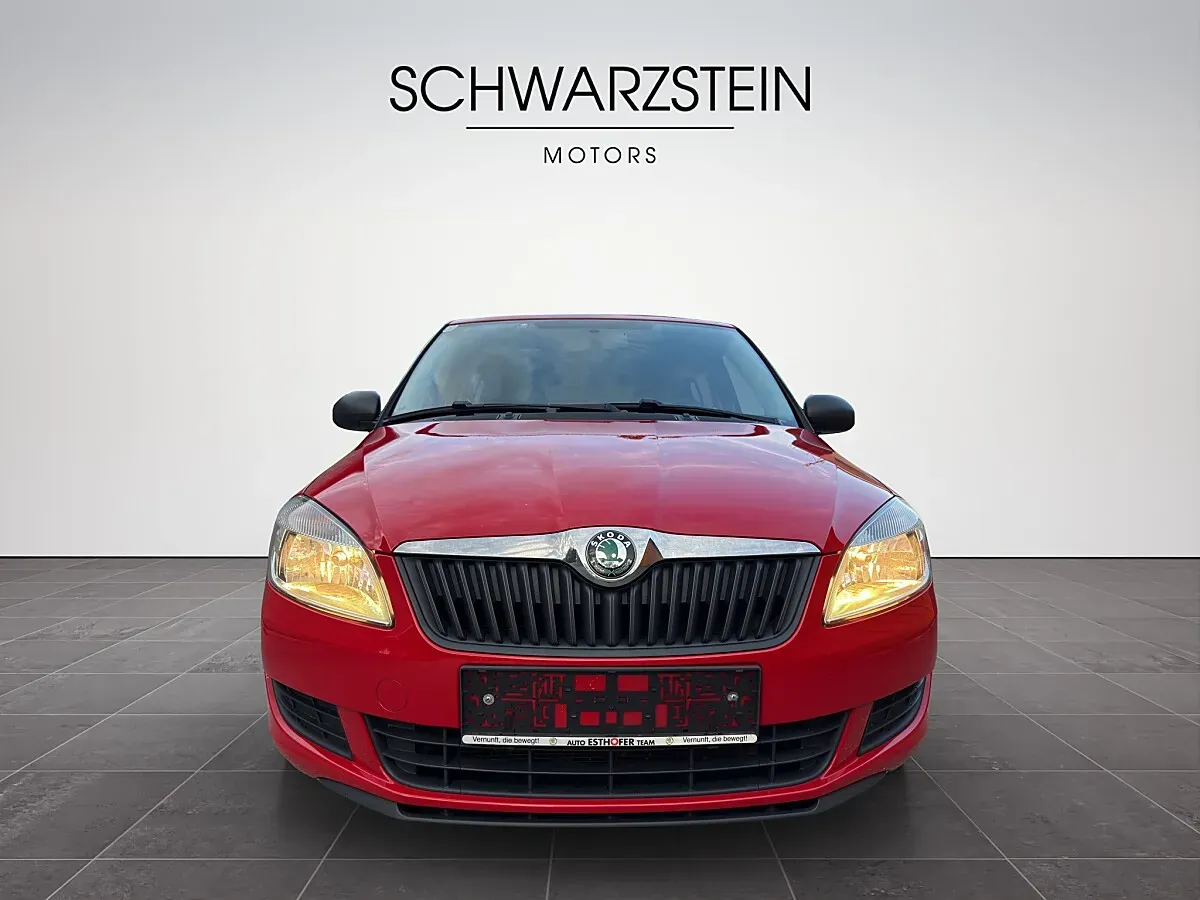 Skoda Fabia 2012 photo 2