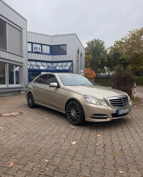Mercedes-Benz E200
