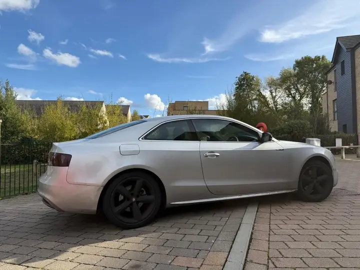 Audi A5 2012 photo 2