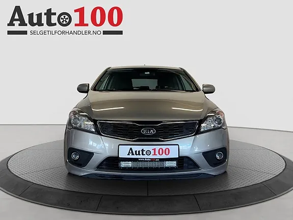 Kia Ceed 2011 photo 2