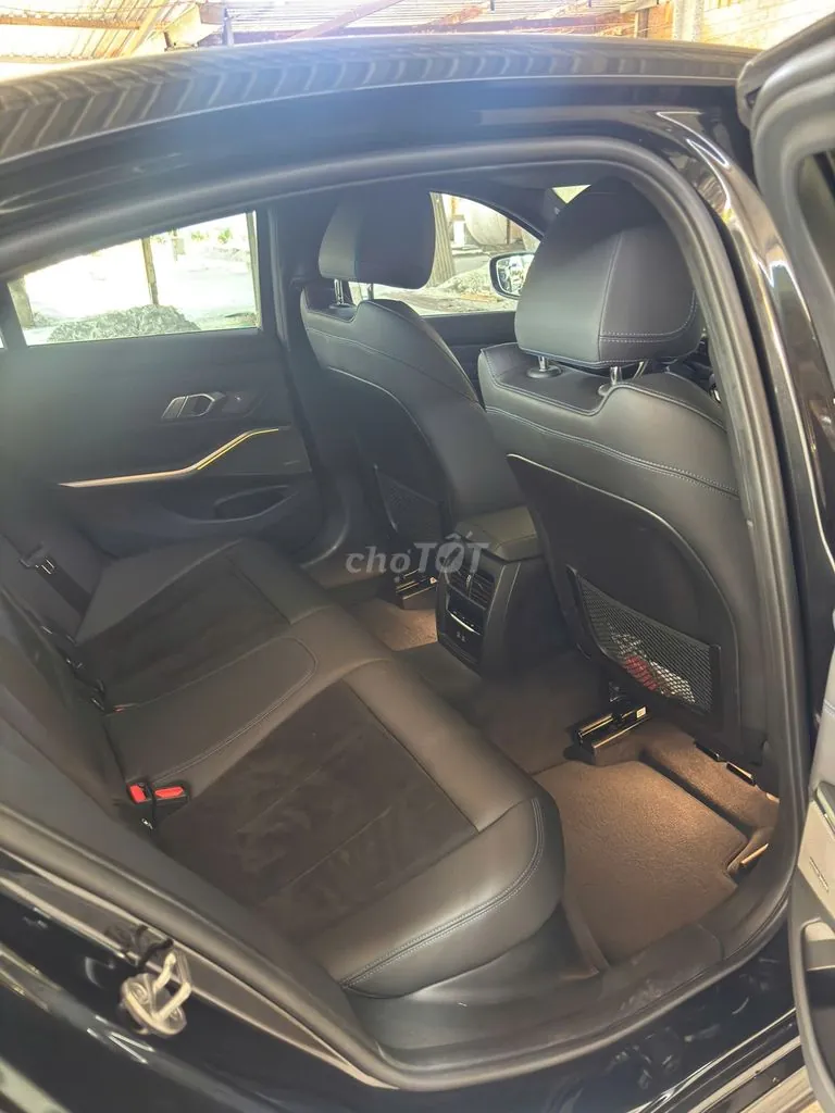BMW 3 Series 2023 photo 3