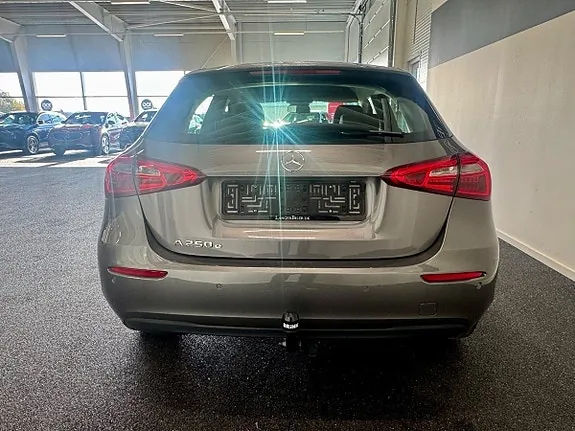 Mercedes-Benz A250 E 2021 photo 4