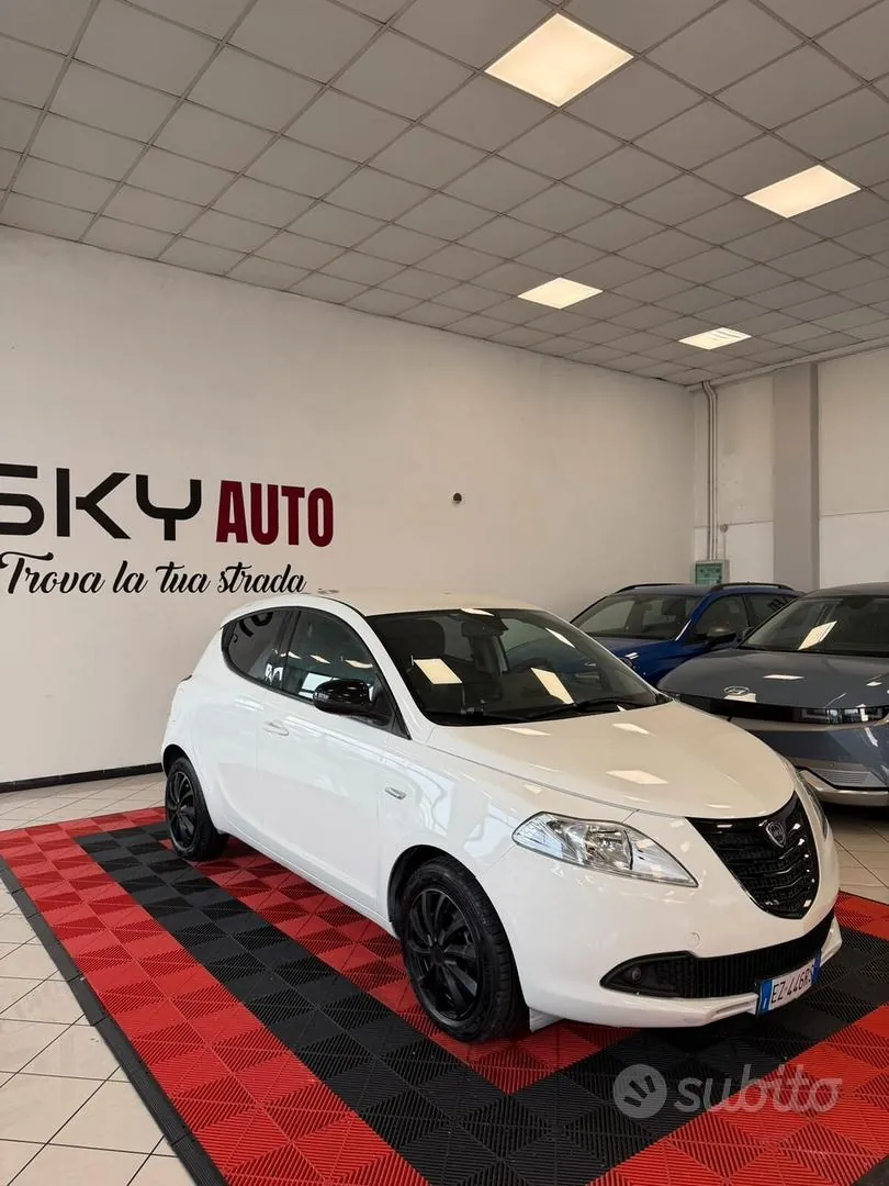 Lancia Ypsilon 2015 photo 2