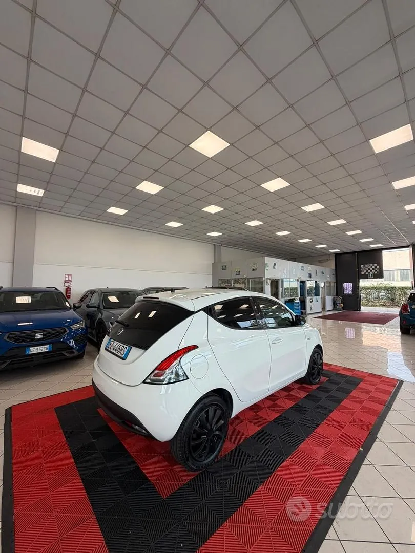 Lancia Ypsilon 2015 photo 4
