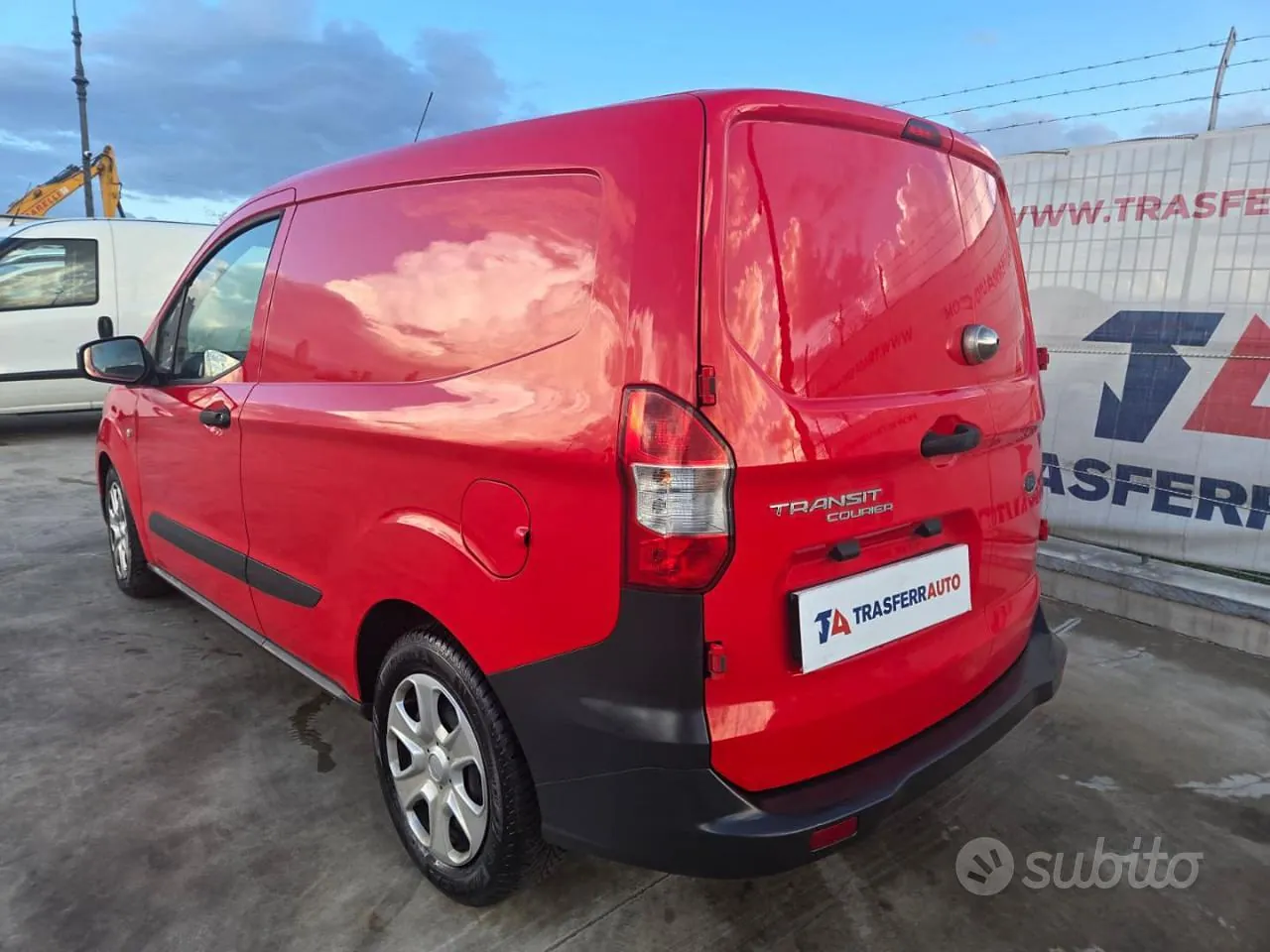 Ford Transit Courier 2023 photo 3