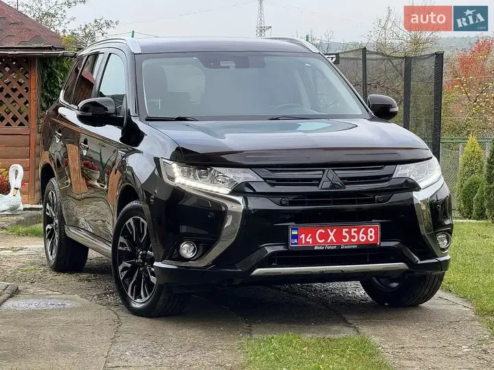 Mitsubishi Outlander 2017 photo 2