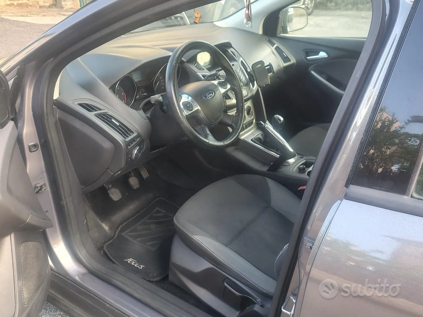 Ford Focus 2011 photo 2