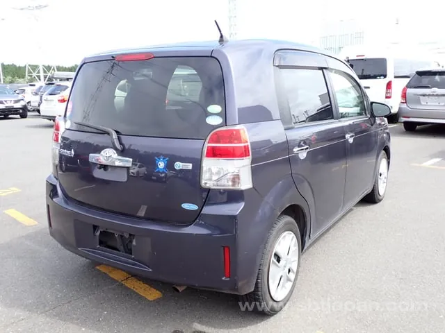 Toyota Spade 2013 photo 4