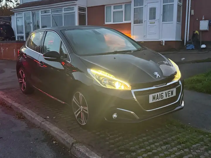 Peugeot 208