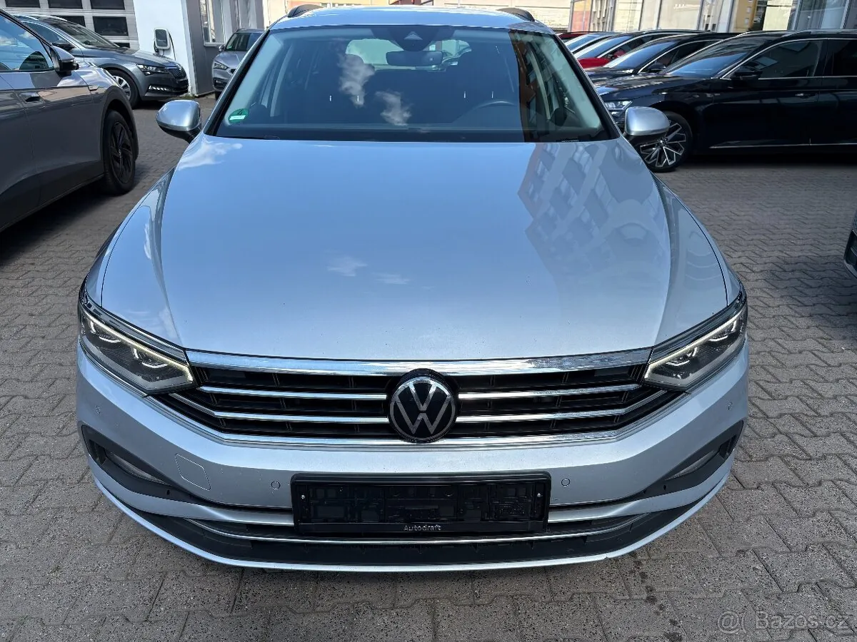 Volkswagen Passat 2022 photo 2