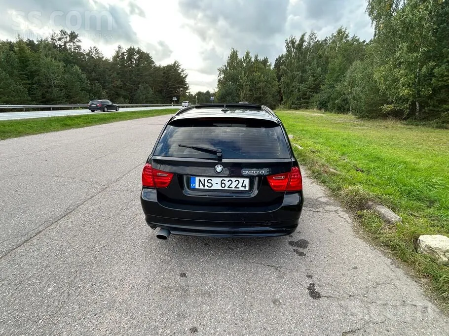 BMW 320 2011 photo 5