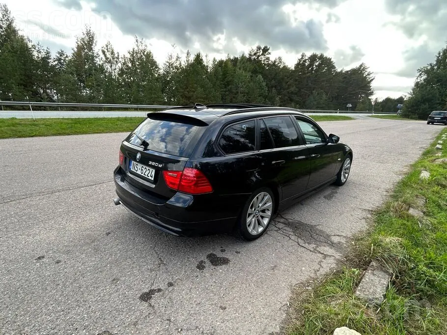 BMW 320 2011 photo 4