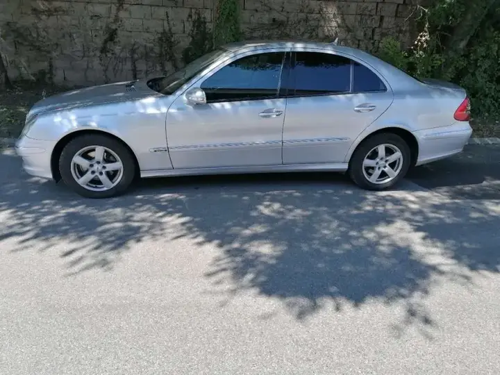 Mercedes-Benz E-Class 2007 photo 2